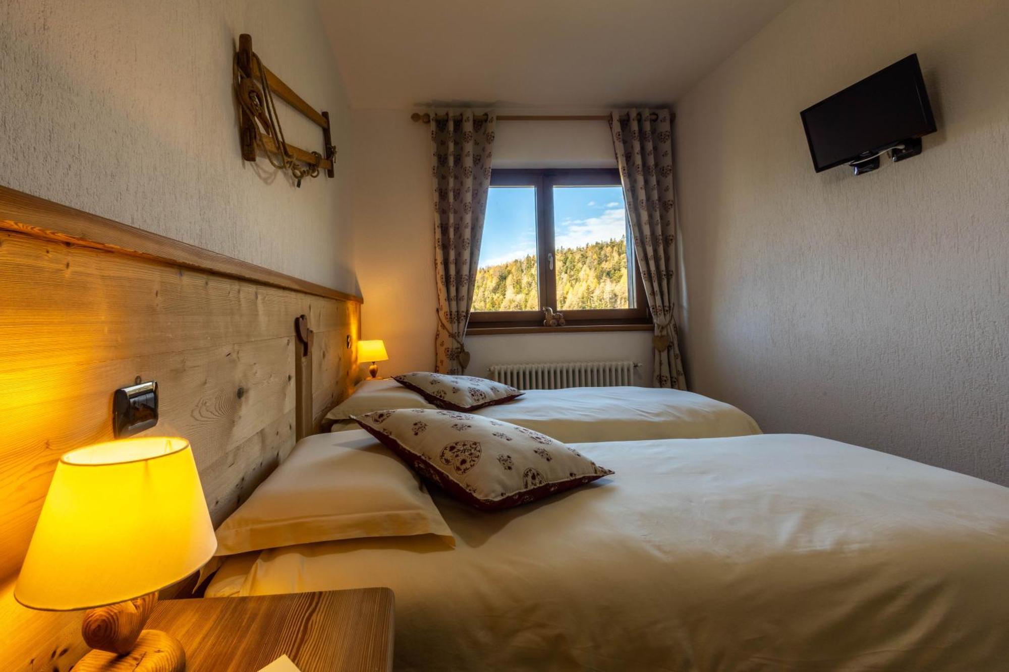 Le Coin Des Melezes - Nature & Trek - Camere In Baita Di Montagna Brusson Exterior foto